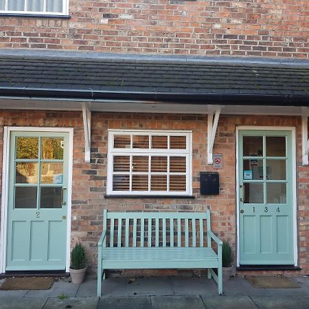 Bed and Breakfast Red Cow Nantwich Крю Екстер'єр фото